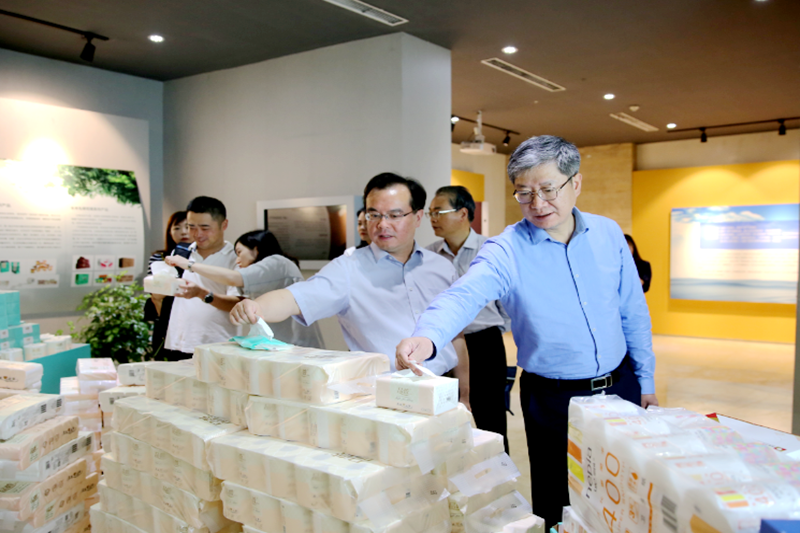 2019年 5月22日，时任浙江省社会组织综合党委专职副书记、省民政厅社会组织管理局局长蔡国华莅临银河集团(galaxy)调研企业发展情况和党建工作