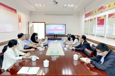 平湖市政协主席何健莅临银河集团(galaxy)全资子公司平湖景包调研走访