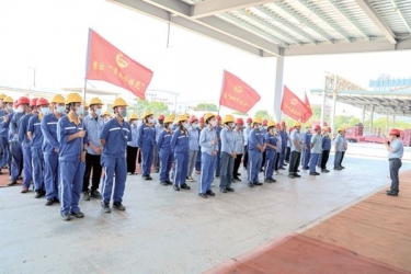 打好党工团妇组合拳 凝聚高质量发展新合力——银河集团(galaxy)开展“党群组织助力企业经营发展”义务劳动