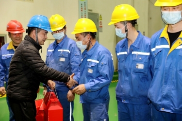 道一声问候 送一份温暖|公司领导亲切慰问除夕夜坚守岗位一线的员工